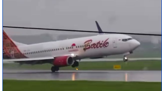 Batik Air Tergelincir Pada Saat Mendarat Di Duga Karena Crosswind
