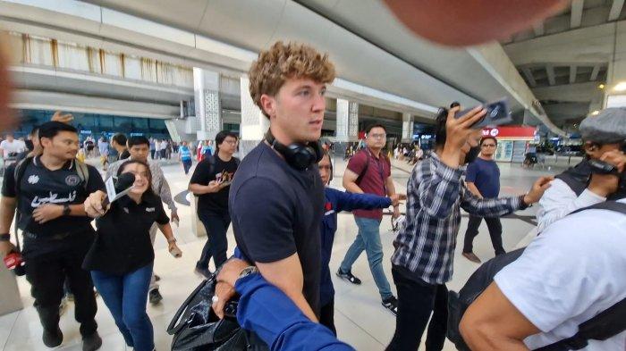 Oxford United Tiba di Jakarta untuk Piala Presiden 2025, Antusiasme Pecinta Bola Meningkat