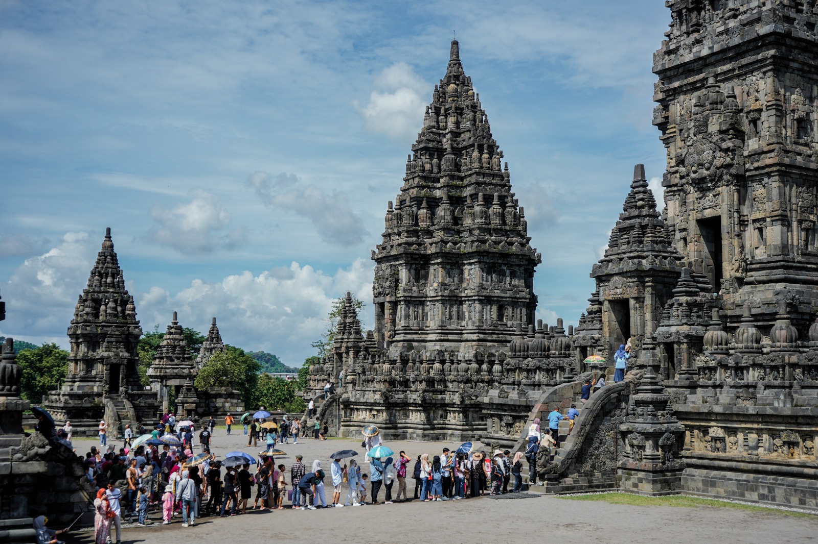 Wisata Nusantara 2025: Lonjakan Destinasi Lokal dan Transformasi Pariwisata Indonesia