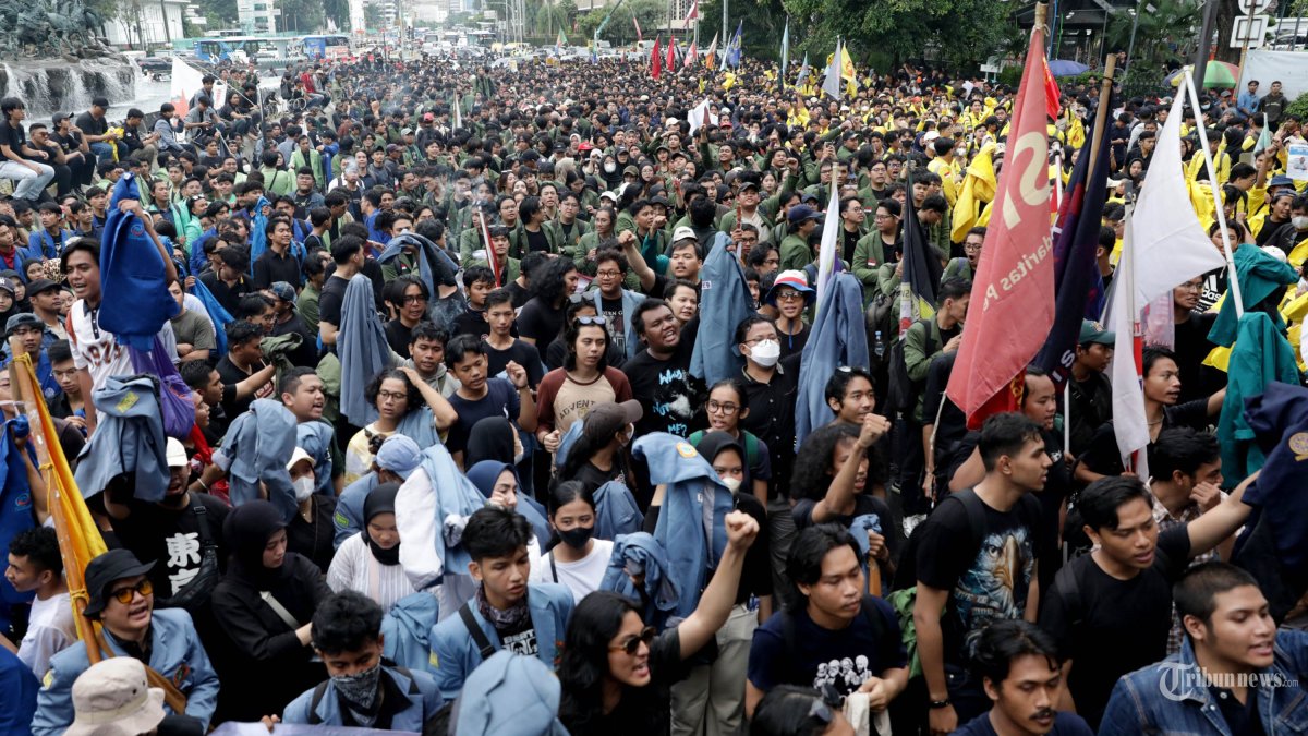 Demo “Indonesia Gelap” 2025: Tuntutan 17+8 dan Respon Pemerintah