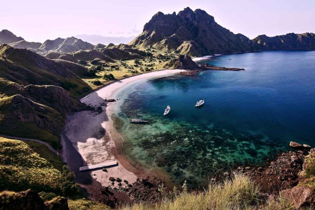 Wisata Nusantara 2025: Tren Pariwisata Berkelanjutan dan Transformasi Digital